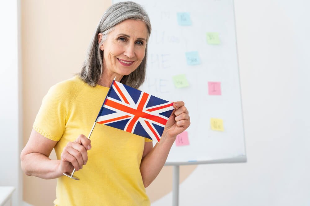professora segurando bandeira inglês britânico